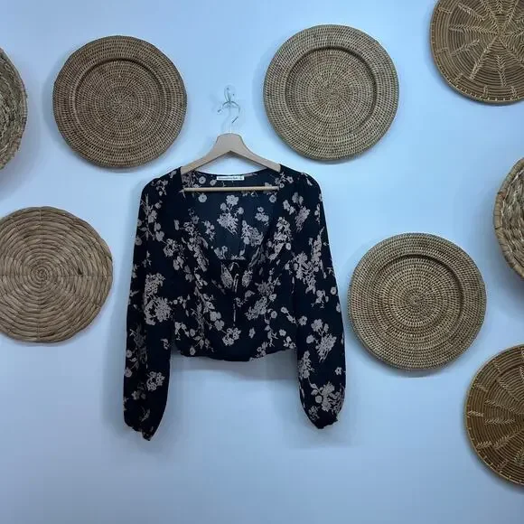 Abercrombie Black Tan Long Sleeve Tie Seamed Crop Long Sleeve Top Small Floral - Picture 1 of 7
